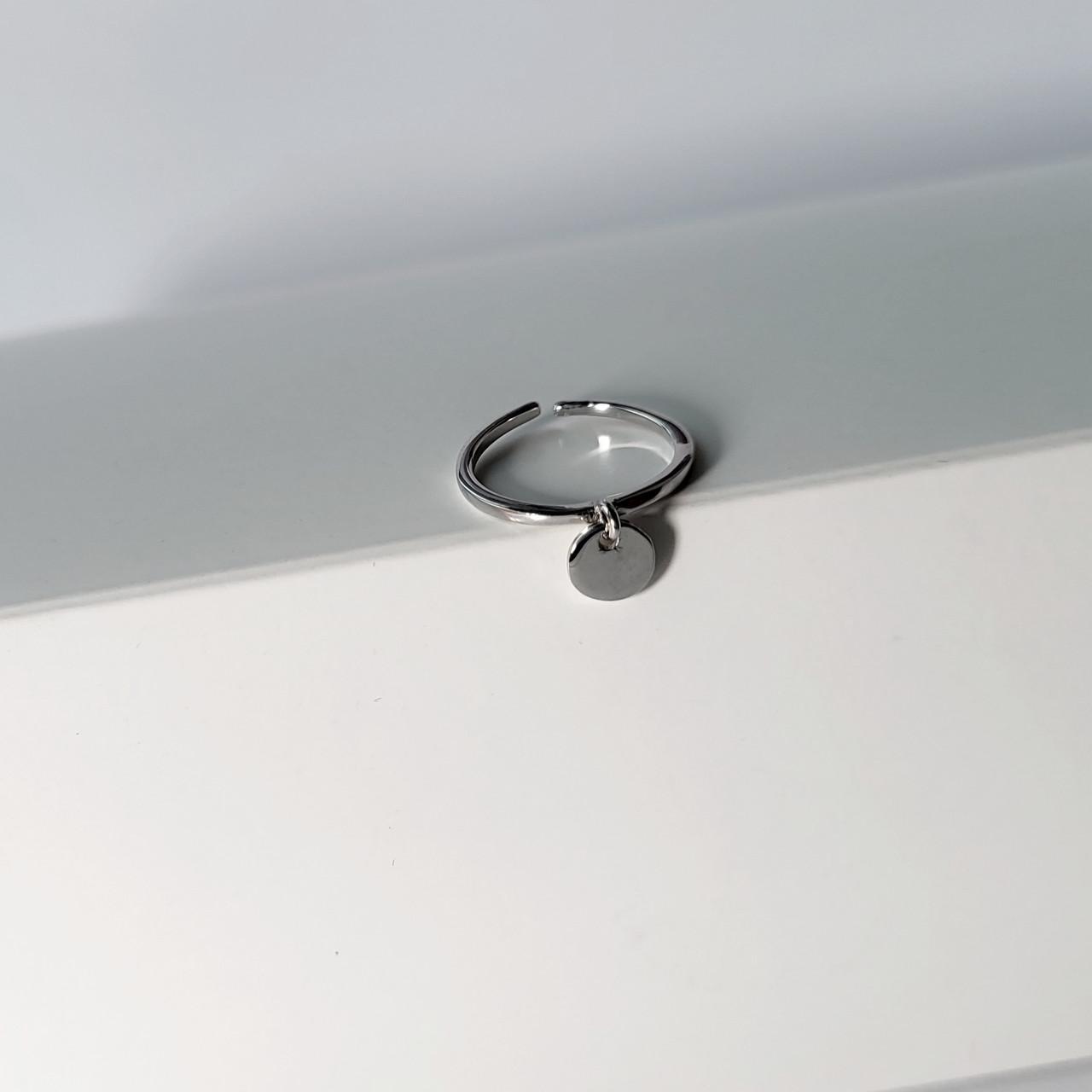 Кольцо серебряное без камней Монетка покрыта родием р. 12-15 (к2/1041)