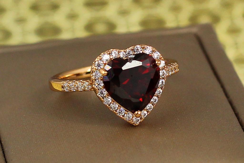 Кольцо Xuping Jewelry Сердце океана с красным камнем 1,4 см р. 20 Золотистый