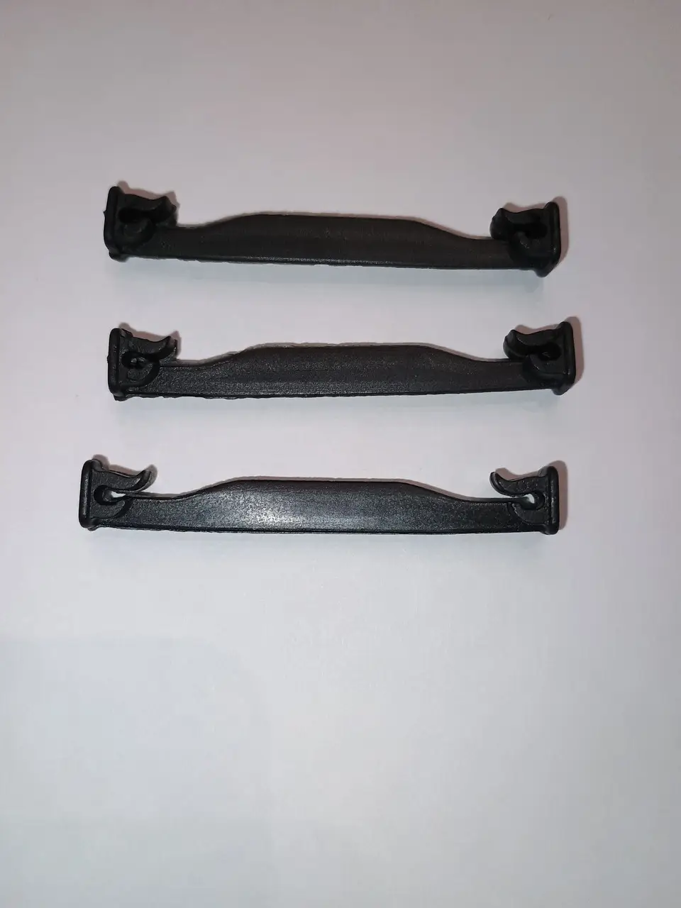 Затискач-гачок для підв'язки виноградної лози 1,8-2,6 мм 100 шт. Чорний - фото 2 Затискач-гачок для підв'язки виноградної лози 1,8-2,6 мм 100 шт. Чорний - фото 2