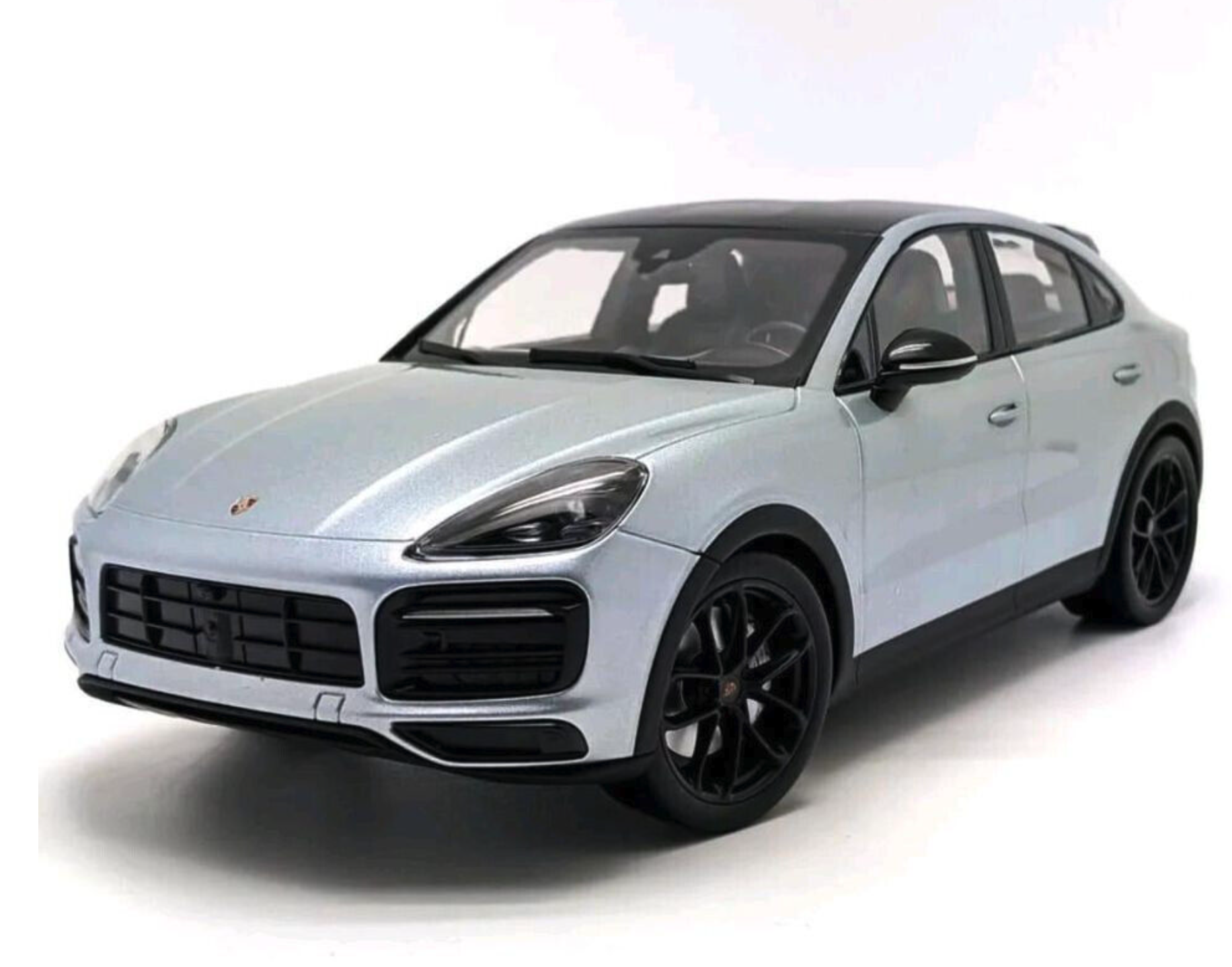 Модель автомобиля 1:18 Porsche Cayenne E3 S Coupe Sports Package Dolomite Silver (WAP0213220K)