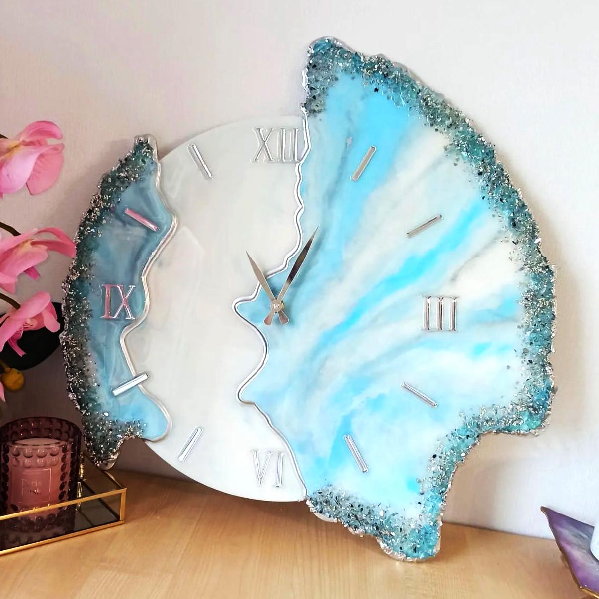 Часы объемные настенные из эпоксидной смолы Лепестки 50 см