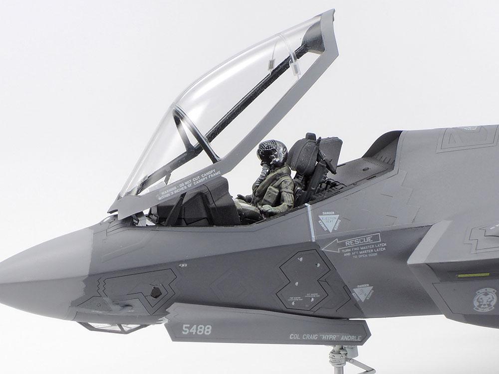Сборная модель Tamiya самолет 1:72 F-35A Lightning II (60792-000) - фото 2