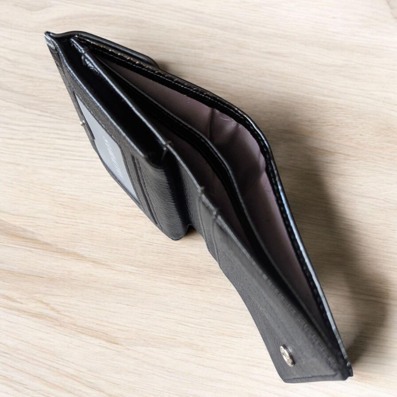 Гаманець жіночий лаковий на кнопці з відділенням для монет 11х10 см Коричневий (JE-1855) - фото 5 Гаманець жіночий лаковий на кнопці з відділенням для монет 11х10 см Коричневий (JE-1855) - фото 5