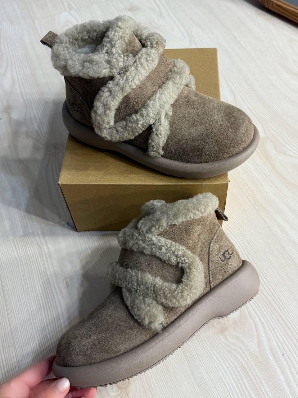 Черевики жіночі Hengji 13-3 уггі замшеві на хутрі з опушкою р. 38 Бежевий (5639) - фото 1 Черевики жіночі Hengji 13-3 уггі замшеві на хутрі з опушкою р. 38 Бежевий (5639) - фото 1