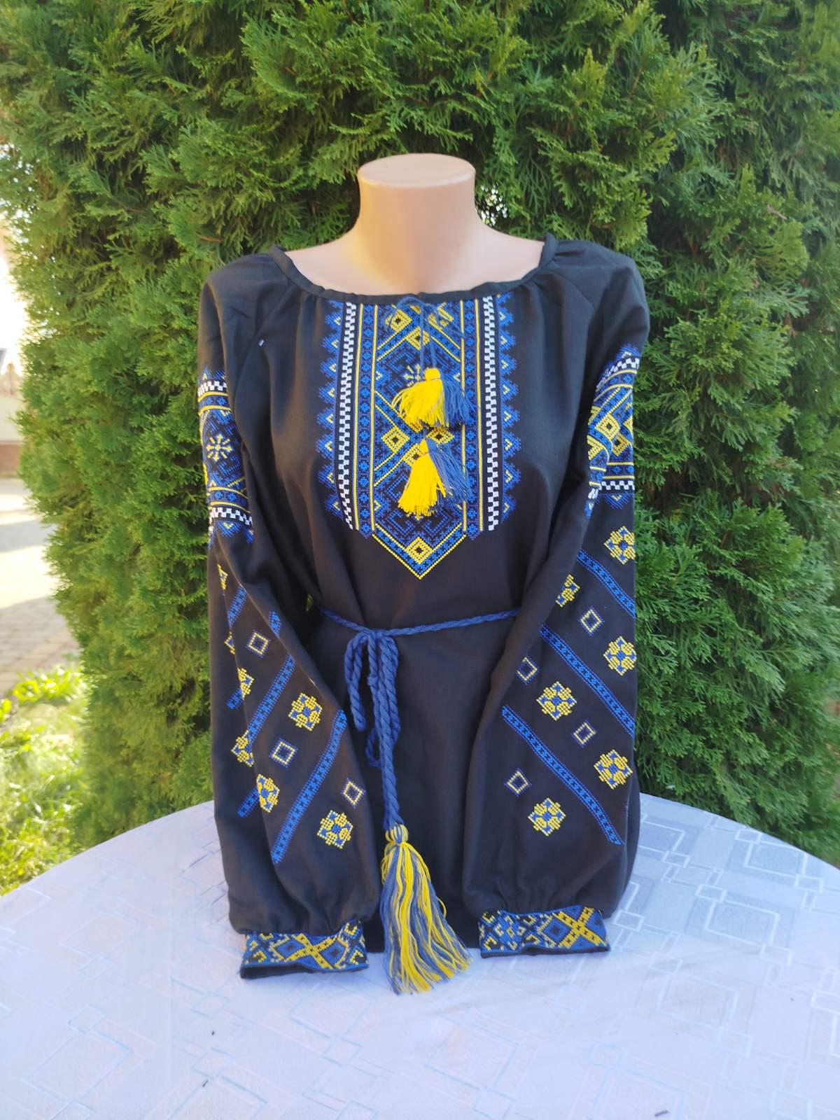 Вишиті сорочки для пари з синьо-жовтим квітковим орнаментом на натуральному домотканому полотні р. 46 Чорний (1898223346) - фото 3 Вишиті сорочки для пари з синьо-жовтим квітковим орнаментом на натуральному домотканому полотні р. 46 Чорний (1898223346) - фото 3