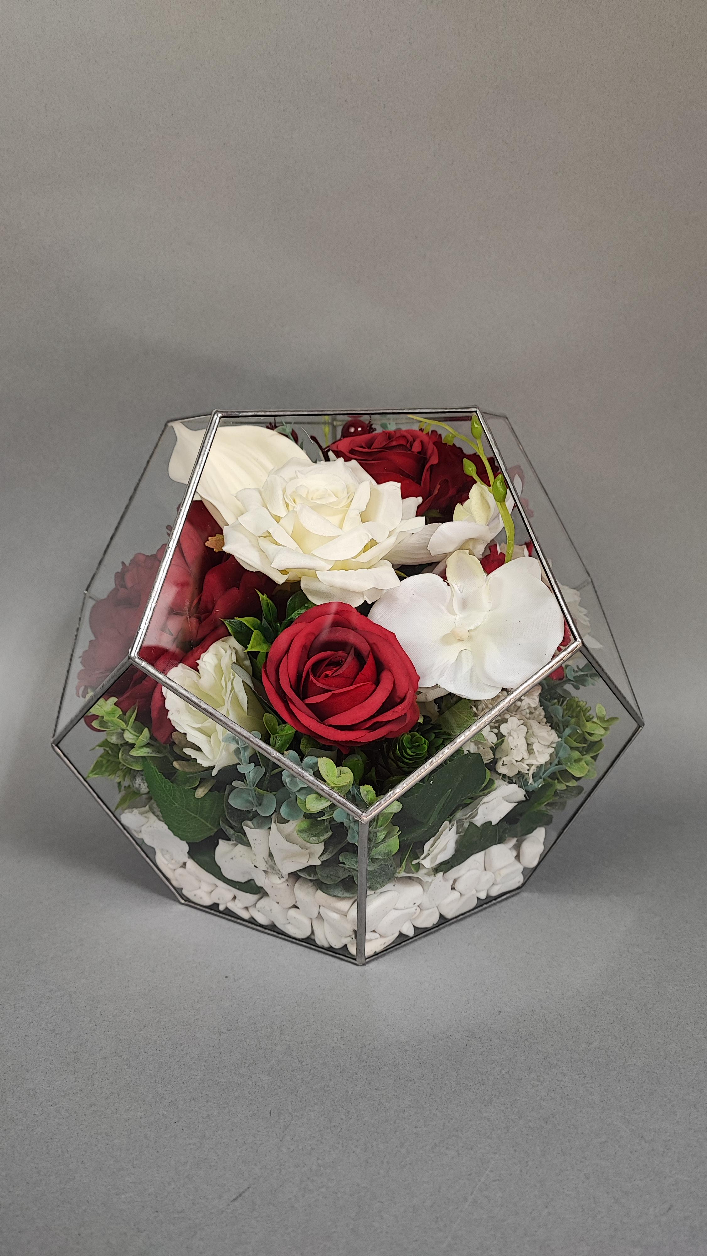 Искусственные цветы скорби траурные ритуальные под стеклом В сердце навсегда мяч 30х30х30 см