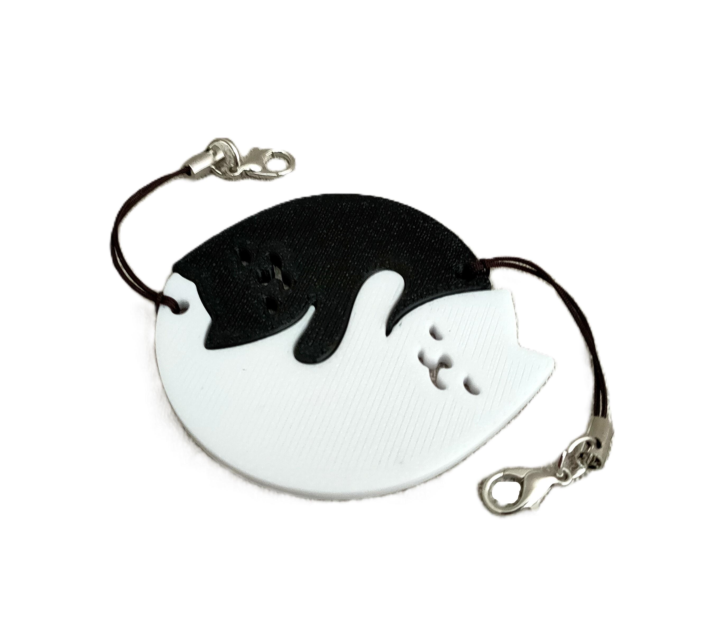 Парные брелоки Инь и Янь котики вместе 74х52х3 мм (INY-08G-BCH)