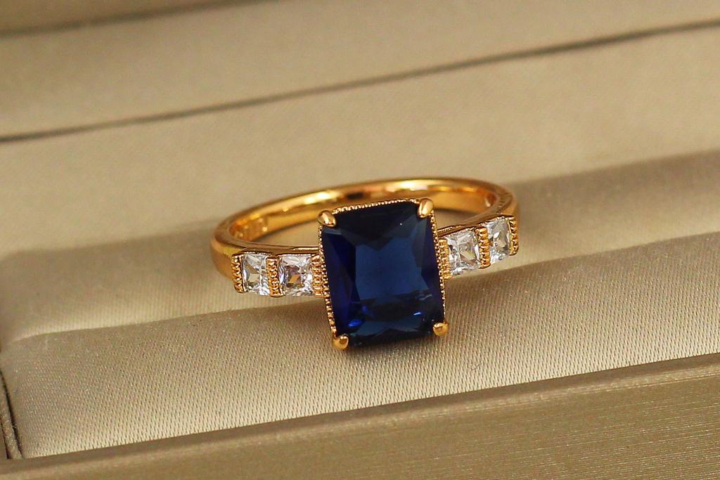 Кольцо Xuping Jewelry прямоугольник с синим камнем р 20 золотистое (31756751)