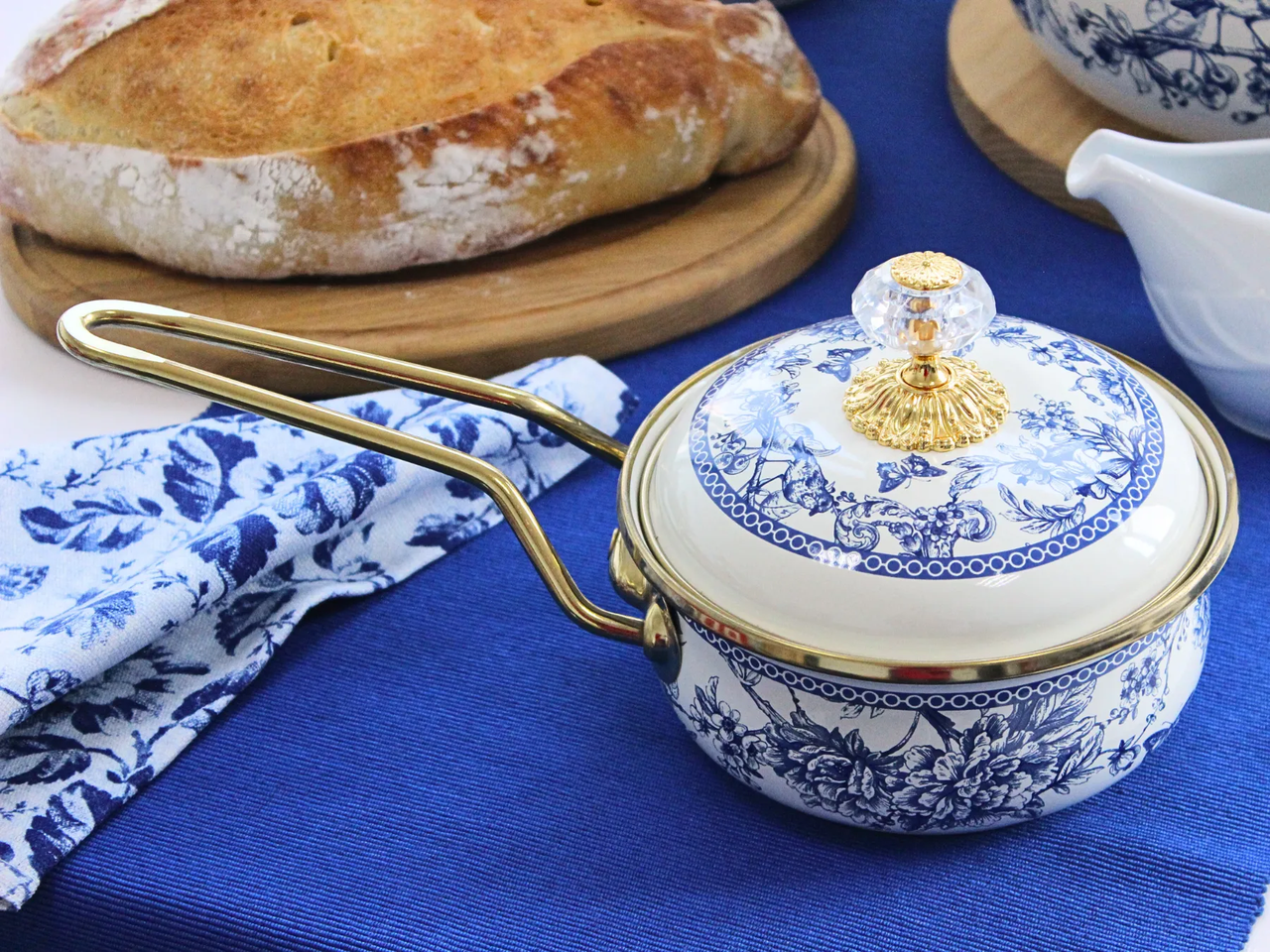 Ковш эмалированый Elmani BUTTERFLY с крышкой 0,9 л (763-030) - фото 4 Ковш эмалированый Elmani BUTTERFLY с крышкой 0,9 л (763-030) - фото 4