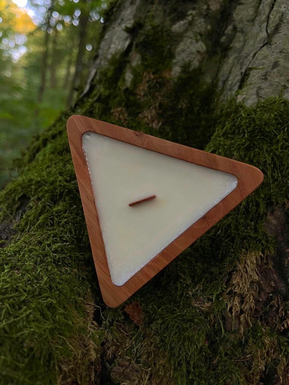 Свеча соевая Boxiku Volcano в деревянном кашпо треугольник 145 г (9096)