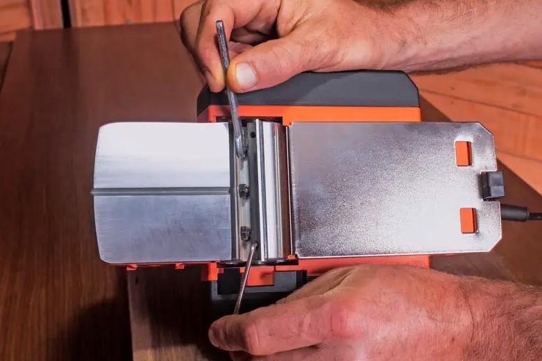 Рубанок мережевий Black&Decker BEW712 (60048) - фото 11 Рубанок мережевий Black&Decker BEW712 (60048) - фото 11