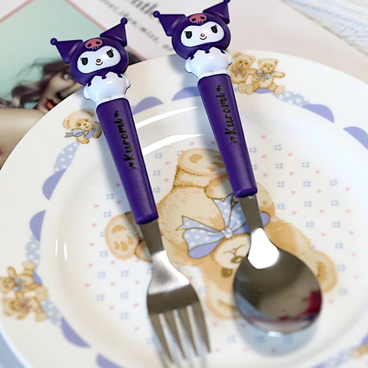 Набор детских столовых приборов Kuromi ложка/вилка с контейнером для хранения Фиолетовый (2513535273) - фото 4 Набор детских столовых приборов Kuromi ложка/вилка с контейнером для хранения Фиолетовый (2513535273) - фото 4