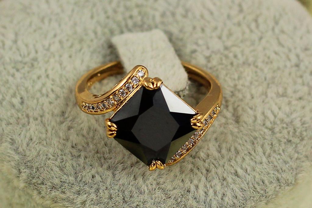 Кольцо Xuping Jewelry Черный квадрат р. 17 Золотистый