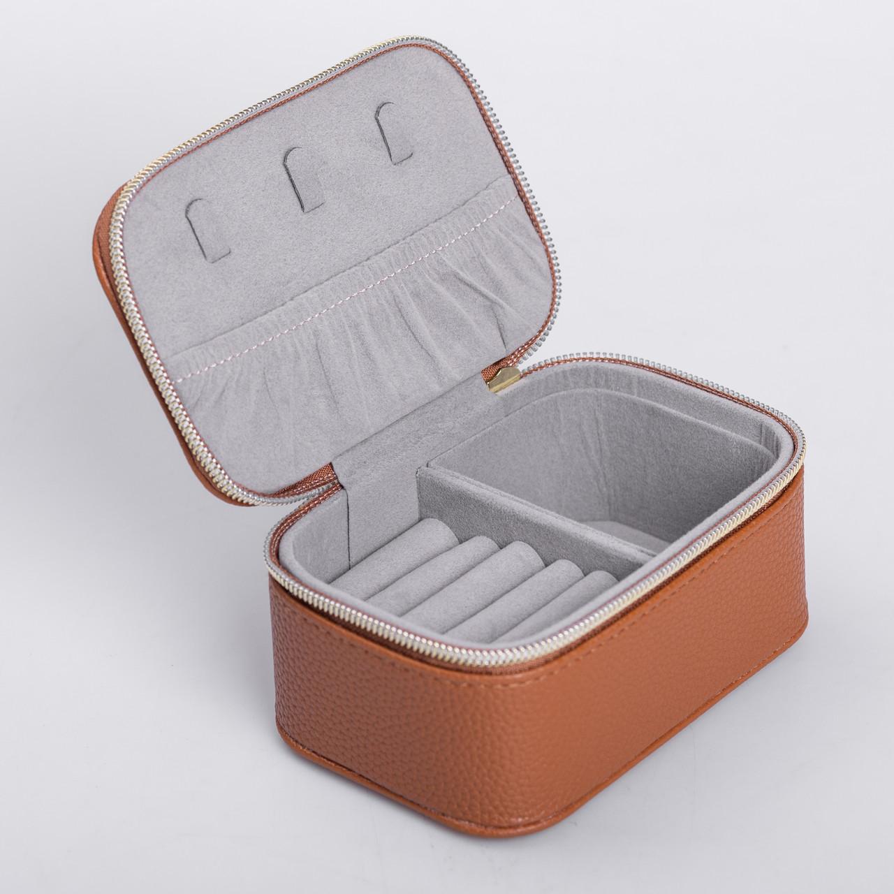 Шкатулка для украшений из эко кожи на молнии мини для ювелирных изделий (6698) Шкатулка для украшений из эко кожи на молнии мини для ювелирных изделий (6698)