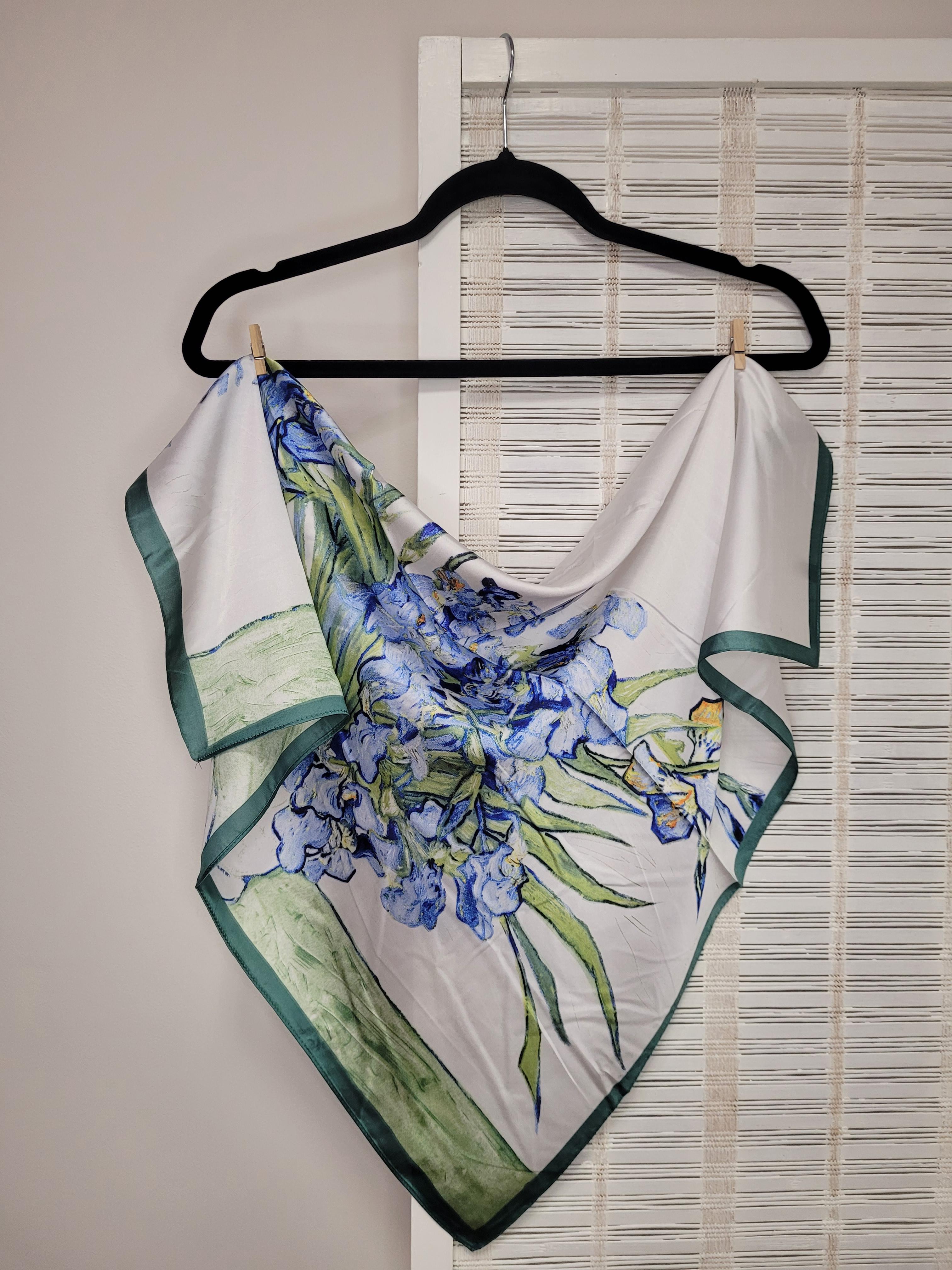 Хустка жіноча шийна шовкова Іриси картина 70х70 см Біло-блакитний