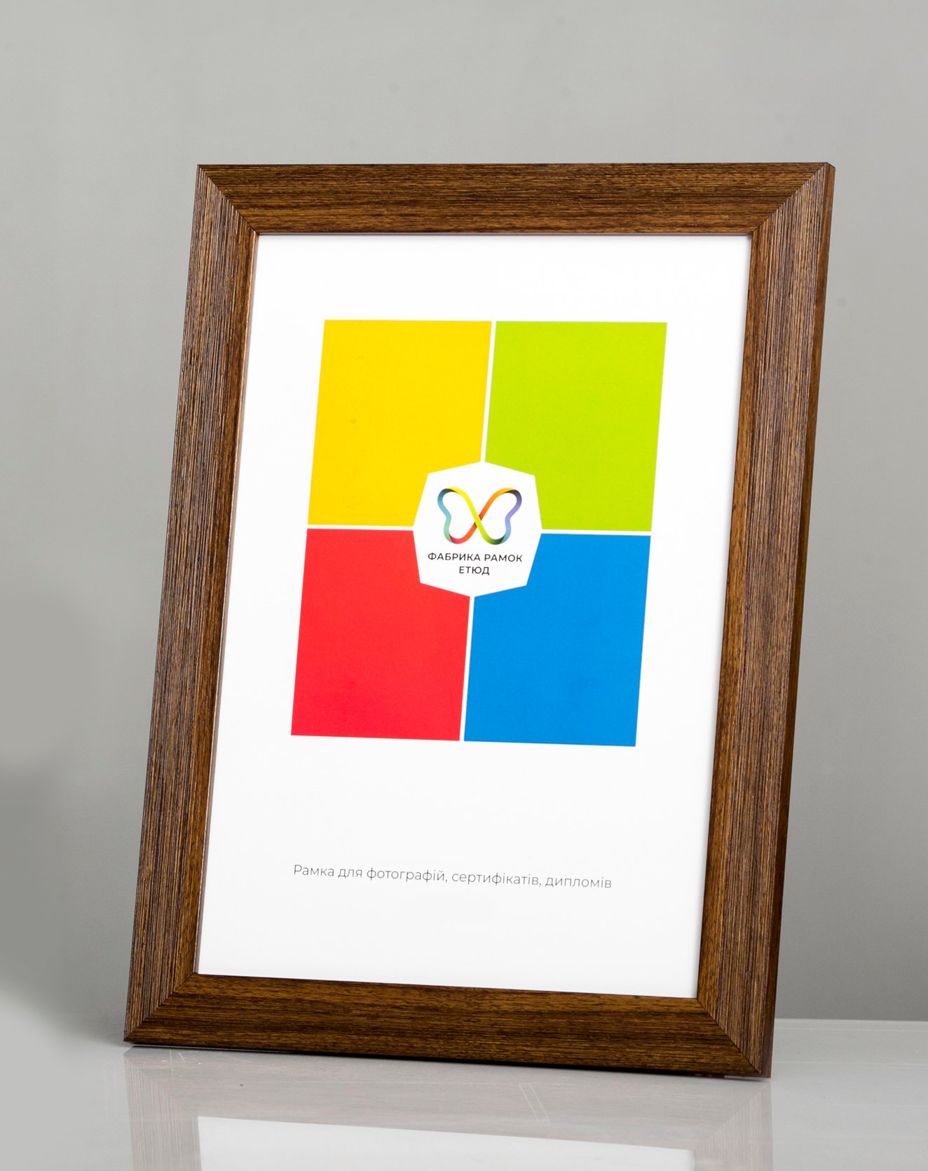 Фоторамка пластиковая 30x40 А3 со стеклом Орех (Багет 2712-97)