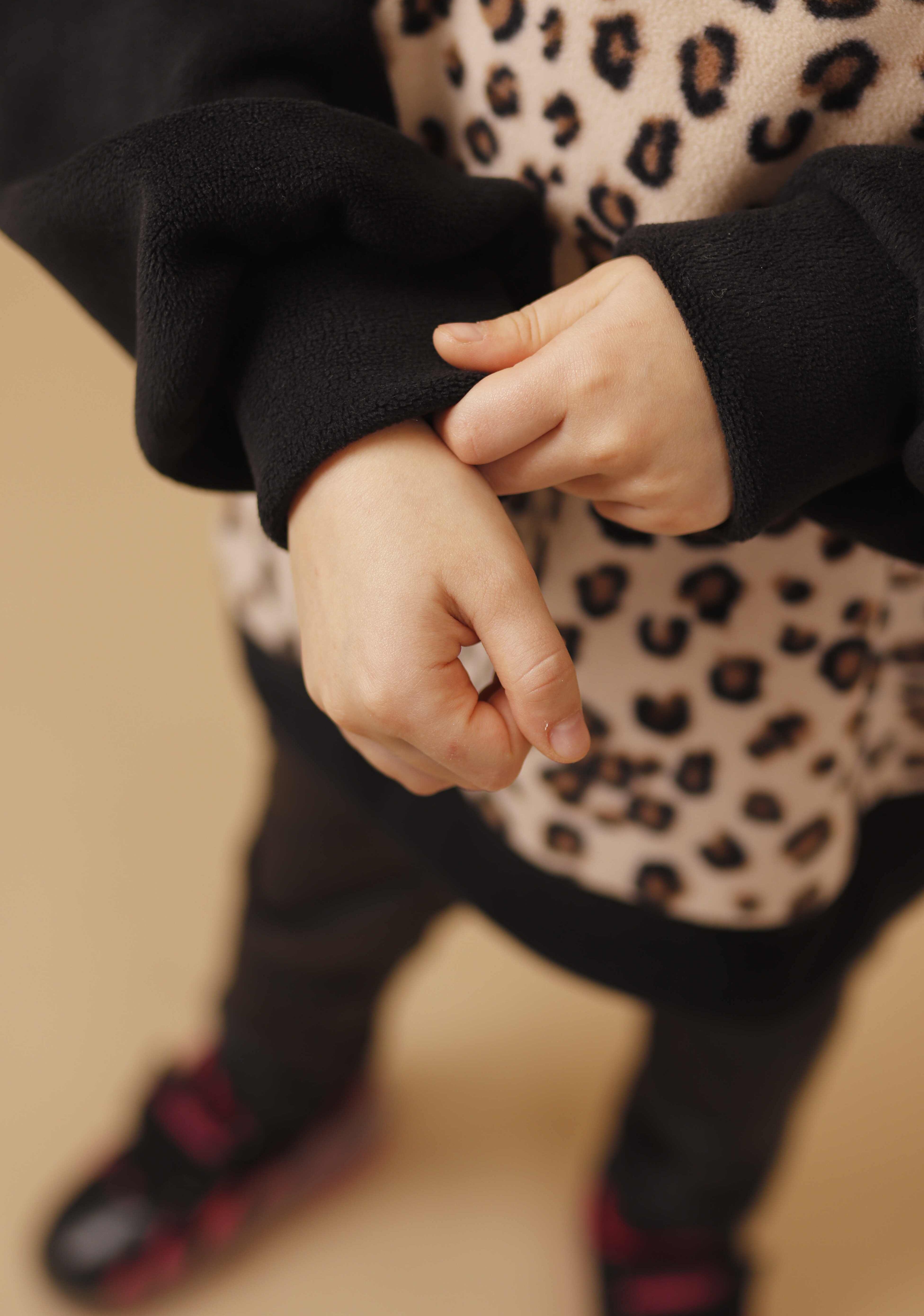 Свитшот для девочки подростковый Stay р. 152 Черный (23243839) - фото 4