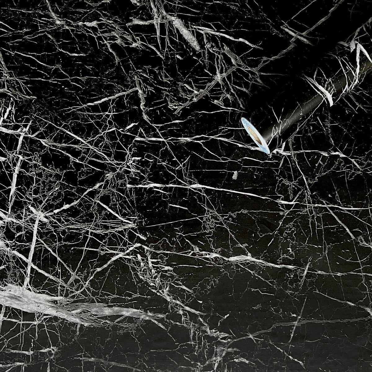 Самоклеящаяся пленка Sticker Wall термостойкая в рулонах для кухни на шкаф на двери 0,45х10мх0,07 мм Черный мрамор с паутинкой (SW-00001276)