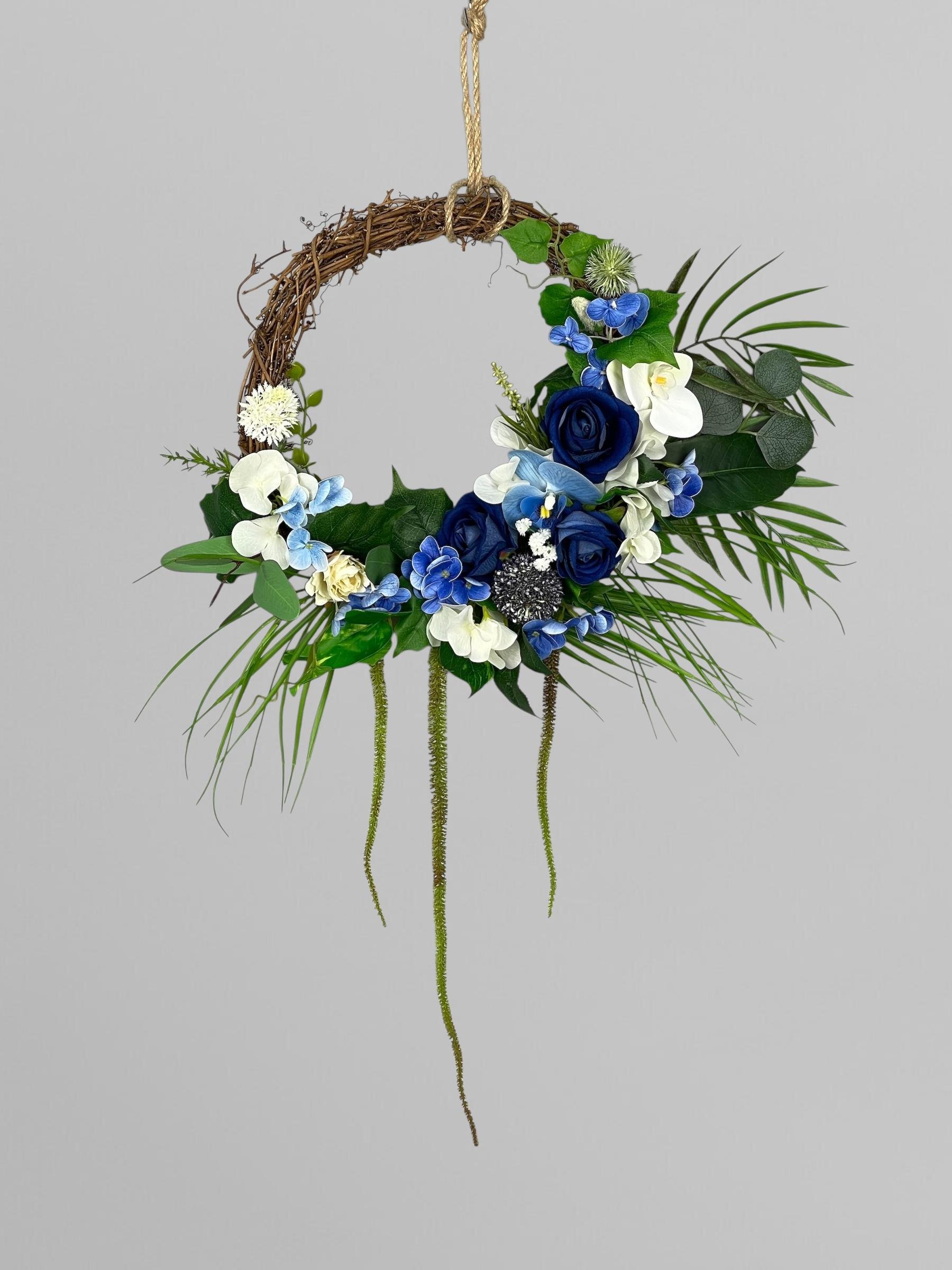 Декоративный венок ручной работы из искусственных цветов 35 см (А251)