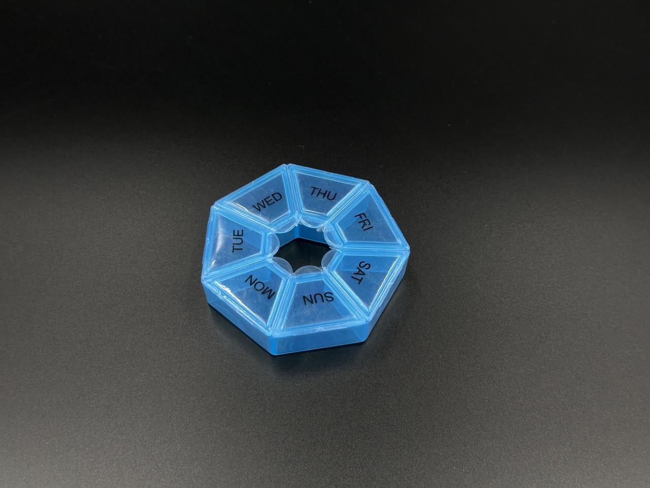 Органайзер пластиковый для таблеток на 7 отделений 7,5х7,5х1,7 см Голубой (BOX-54)