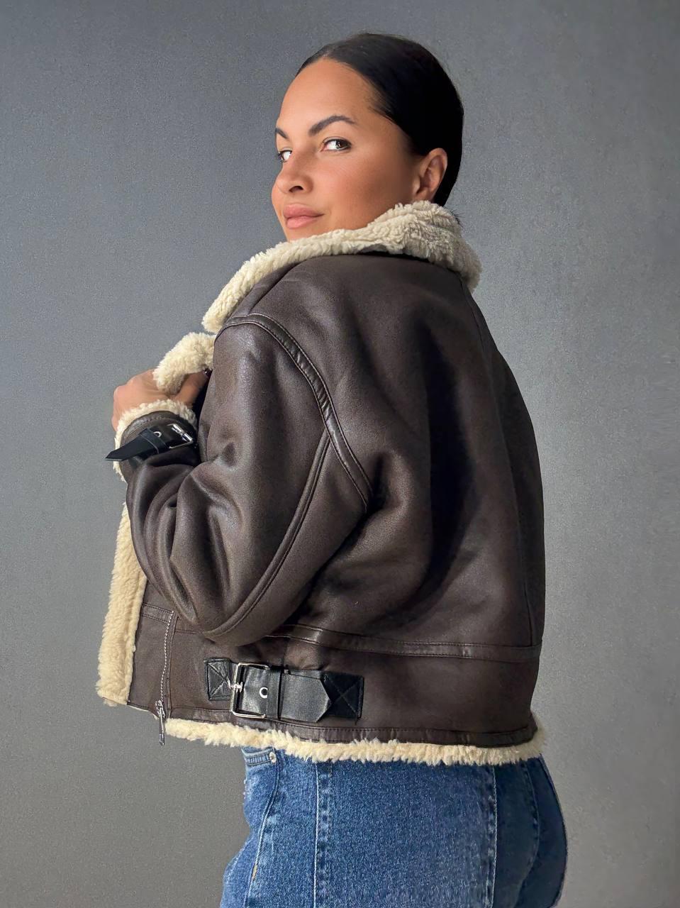 Дублянка женская Aftf Basic 2418 короткая косуха с бежевым мехом M Коричневый (4924) - фото 3 Дублянка женская Aftf Basic 2418 короткая косуха с бежевым мехом M Коричневый (4924) - фото 3