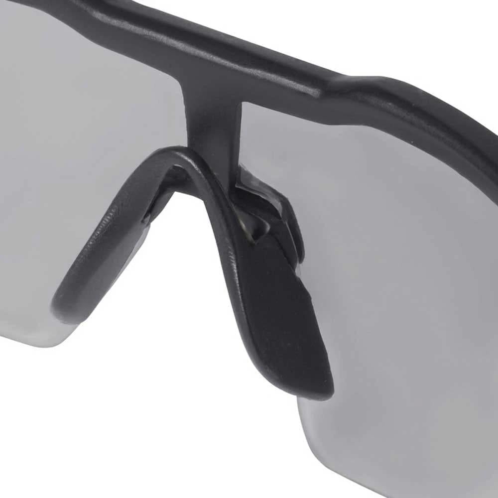 Окуляри захисні Milwaukee Enhanced Safety Glasses 4932478907 EN 166/170/172 для безпечної роботи протиосколкові Сірий (624487) - фото 3 Окуляри захисні Milwaukee Enhanced Safety Glasses 4932478907 EN 166/170/172 для безпечної роботи протиосколкові Сірий (624487) - фото 3