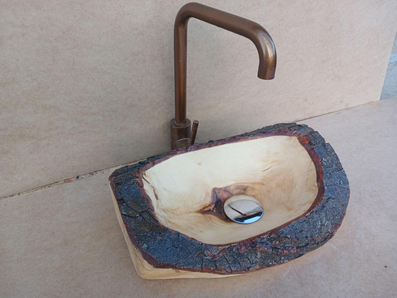 Раковина деревянная с эпоксидным покрытием 37х25х10 см