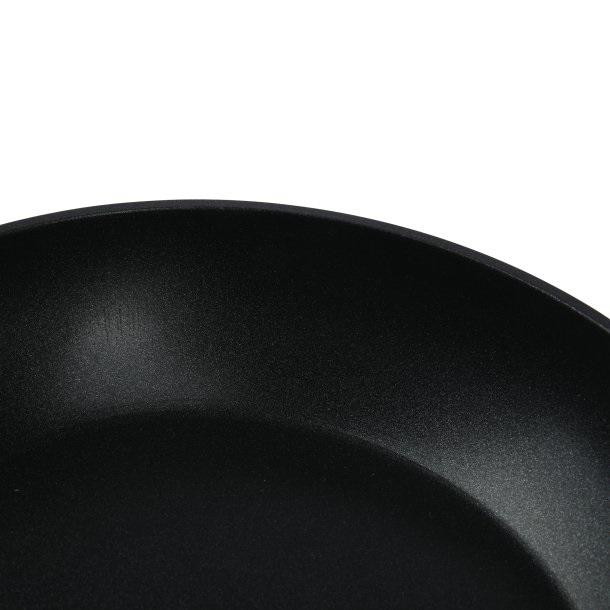 Сковорода Axentia Blackline з нержавіючої сталі алюмінієва ручка антипригарне покриття PTFE d 20 см (135649) - фото 4 Сковорода Axentia Blackline з нержавіючої сталі алюмінієва ручка антипригарне покриття PTFE d 20 см (135649) - фото 4