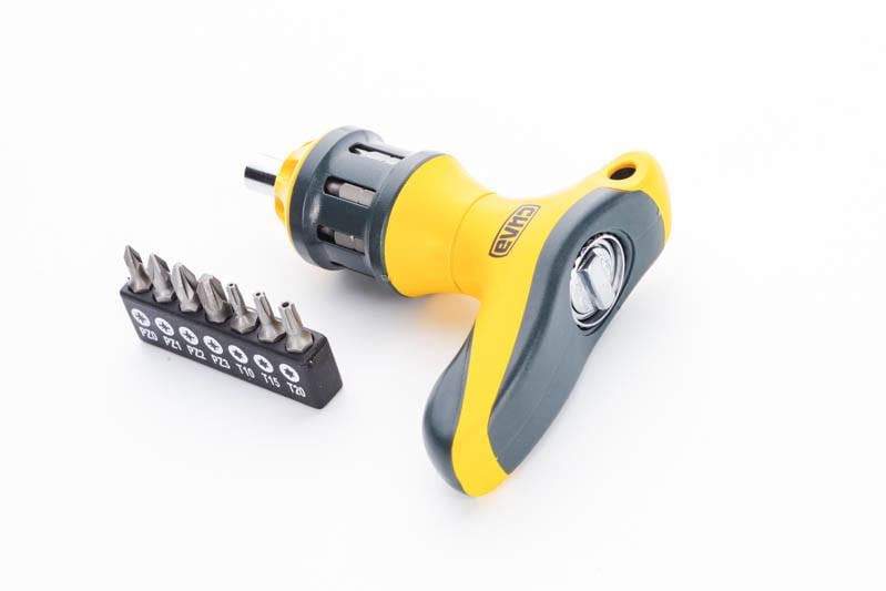 Викрутка Сила т-подібна реверсивна з посилена з бітами CRV 16в1