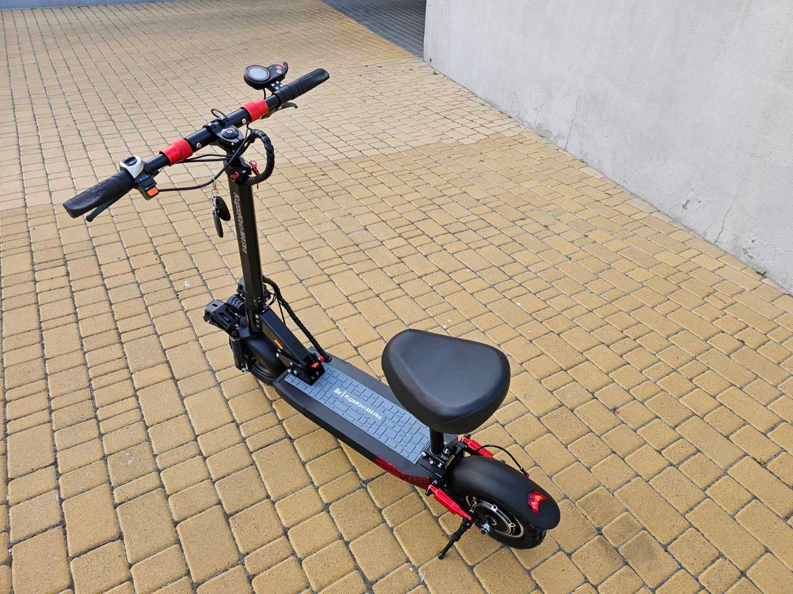 Электросамокат с сиденьем KugooKirin M4 PRO 1000 W/18 Ah 2025 +3 фары - фото 15 Электросамокат с сиденьем KugooKirin M4 PRO 1000 W/18 Ah 2025 +3 фары - фото 15