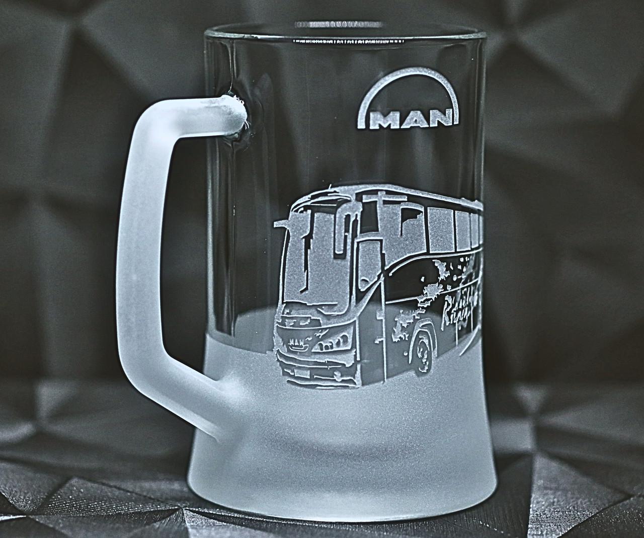 Подарочная кружка для пива с гравировкой автобуса МАН 670 мл (1574906240)
