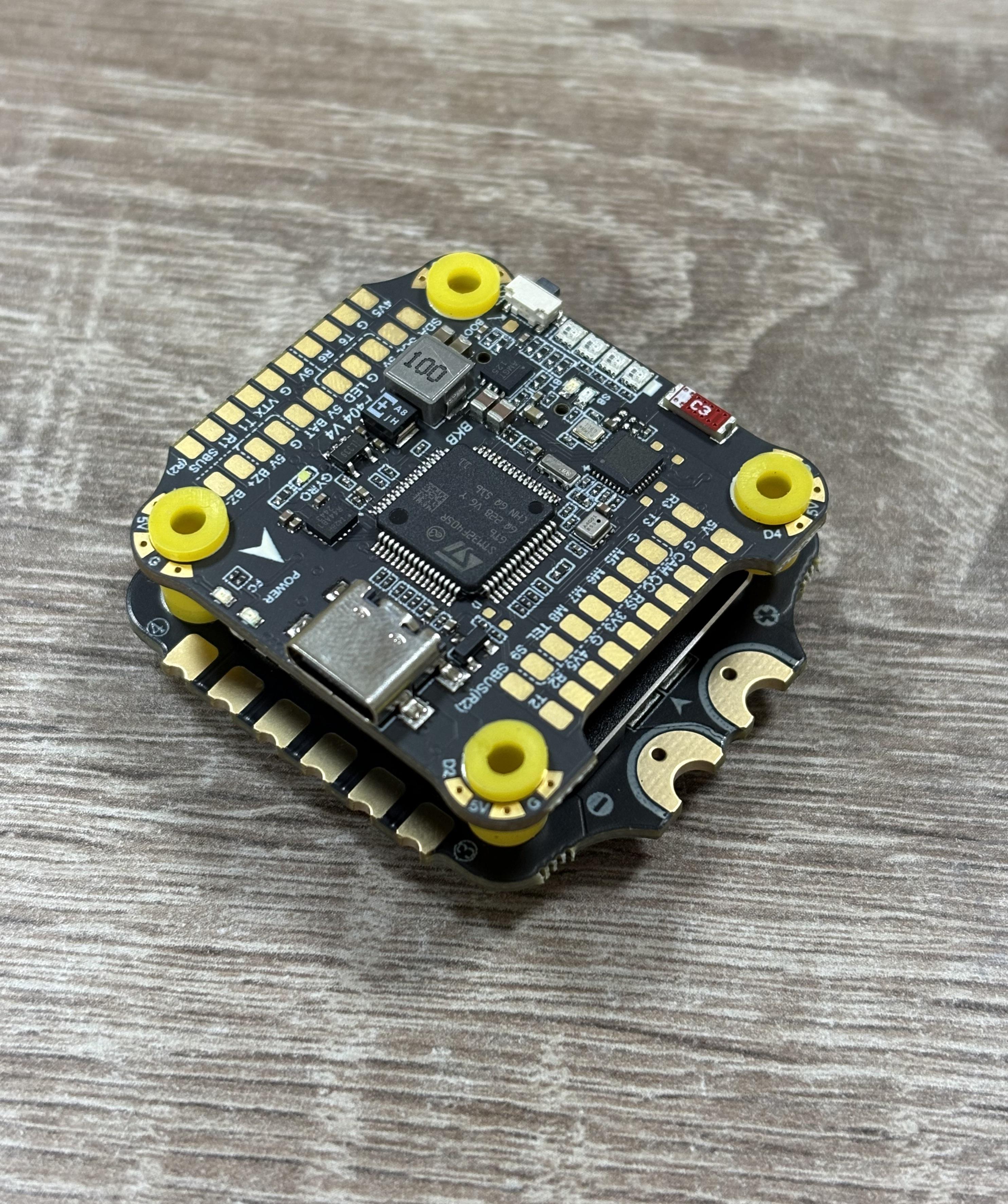 Стек полетный контроллер+регулятор моторов Skystars F405 V4 3-6S 30X30 + 55A ESC для FPV дронов (00-00027583)