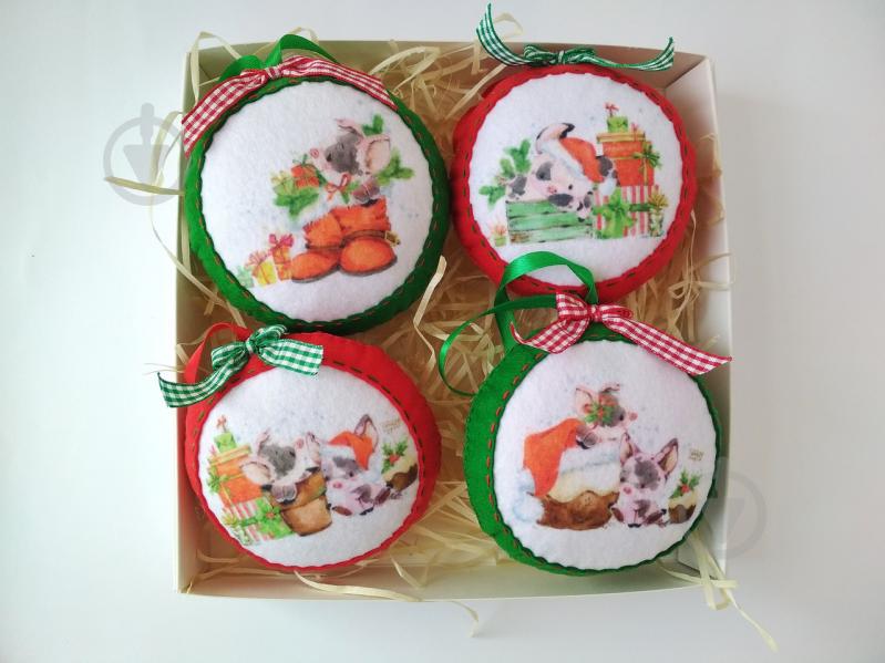 Набір ялинкових іграшок Кулі з поросятами 4 шт. (SUN2417) Набір ялинкових іграшок Кулі з поросятами 4 шт. (SUN2417)