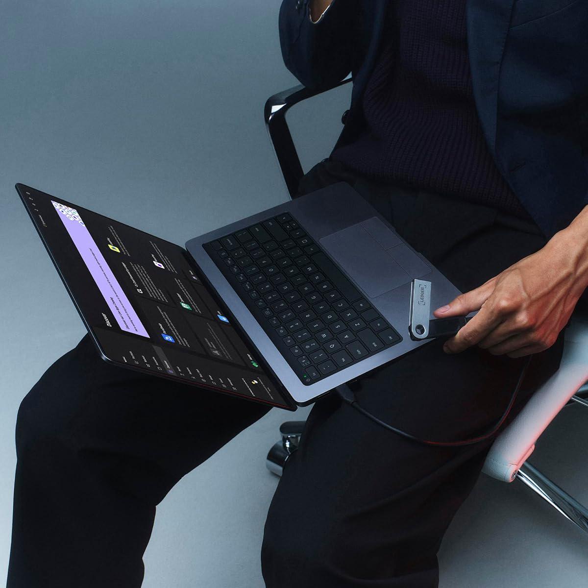 Кошелек для криптовалют Ledger Nano S Plus Black Matte (LNSPMB) - фото 10 Кошелек для криптовалют Ledger Nano S Plus Black Matte (LNSPMB) - фото 10