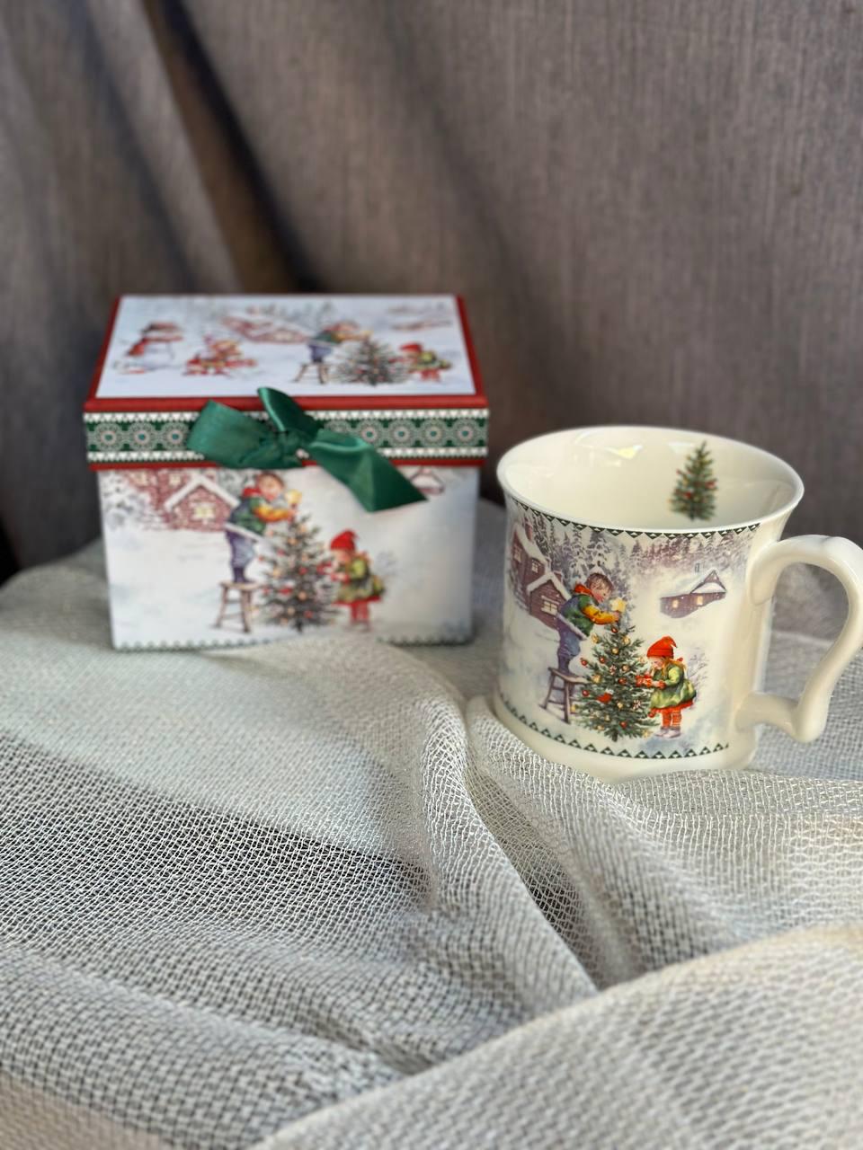 Чашка новогодняя Winter story фарфоровая в подарочной коробке 420 мл (R33343)