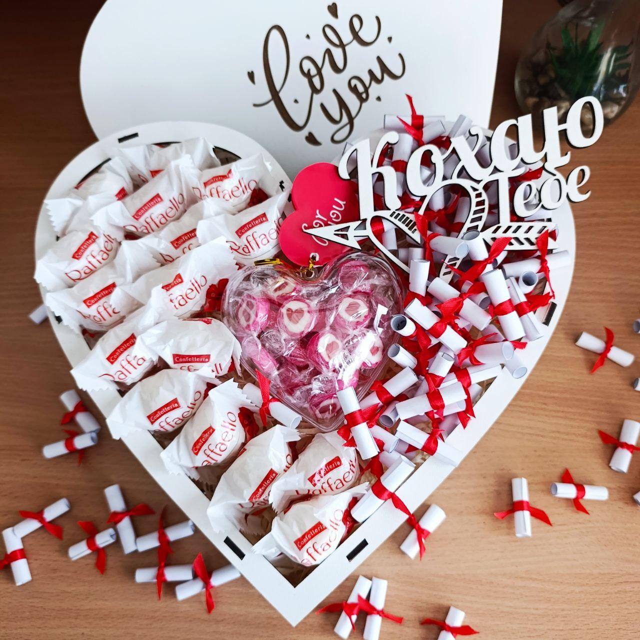 Подарунковий бокс для дівчини з солодощами та 101 причиною чому я тебе кохаю (ar361)