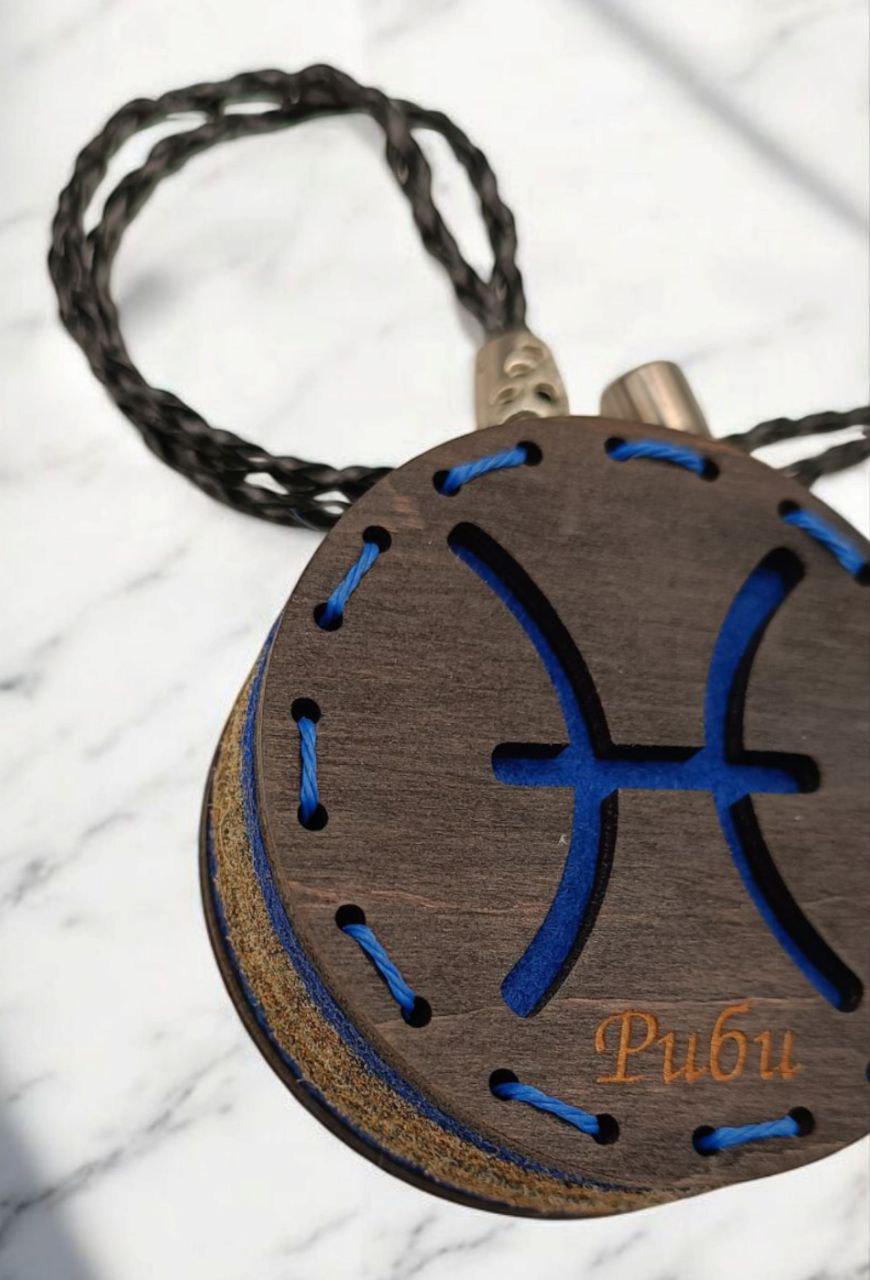 Ароматизатор для авто со знаком зодиака Рыбы из дерева/войлока и аромапарфюм 10 мл (84) - фото 4 Ароматизатор для авто со знаком зодиака Рыбы из дерева/войлока и аромапарфюм 10 мл (84) - фото 4