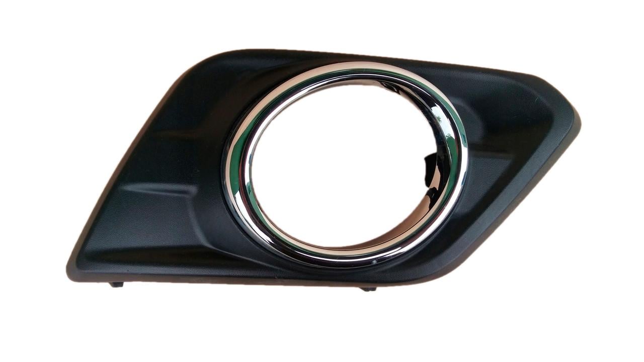 Решетка бампера AVTM Nissan X-Trail T32 14-17 правая с отверстиями противотуманок Хром (5037 912)