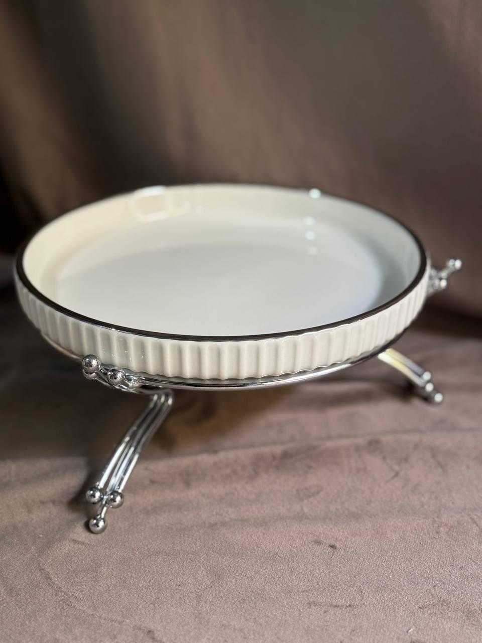 Тарілка сервірувальна YIWU LB-1570S порцелянова на металевій підставці 20 см Білий з срібним (30102203)