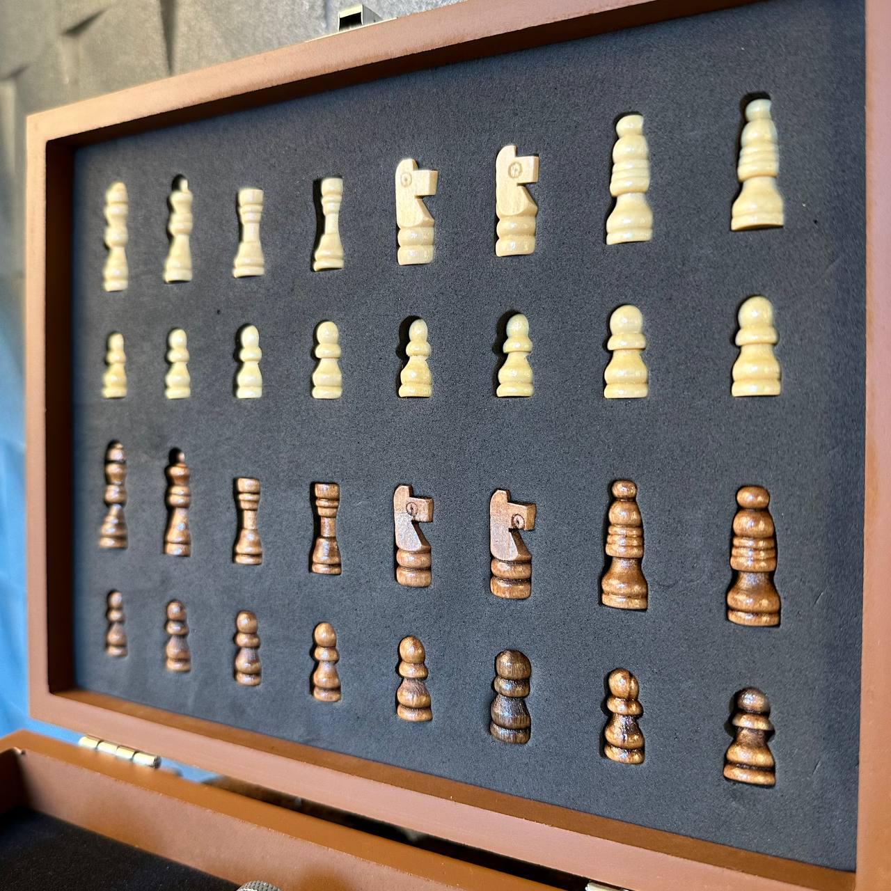 Подарунковий набір фляга для алкоголю 4 чарки з шахами в дерев'яній коробці - фото 2 Подарунковий набір фляга для алкоголю 4 чарки з шахами в дерев'яній коробці - фото 2