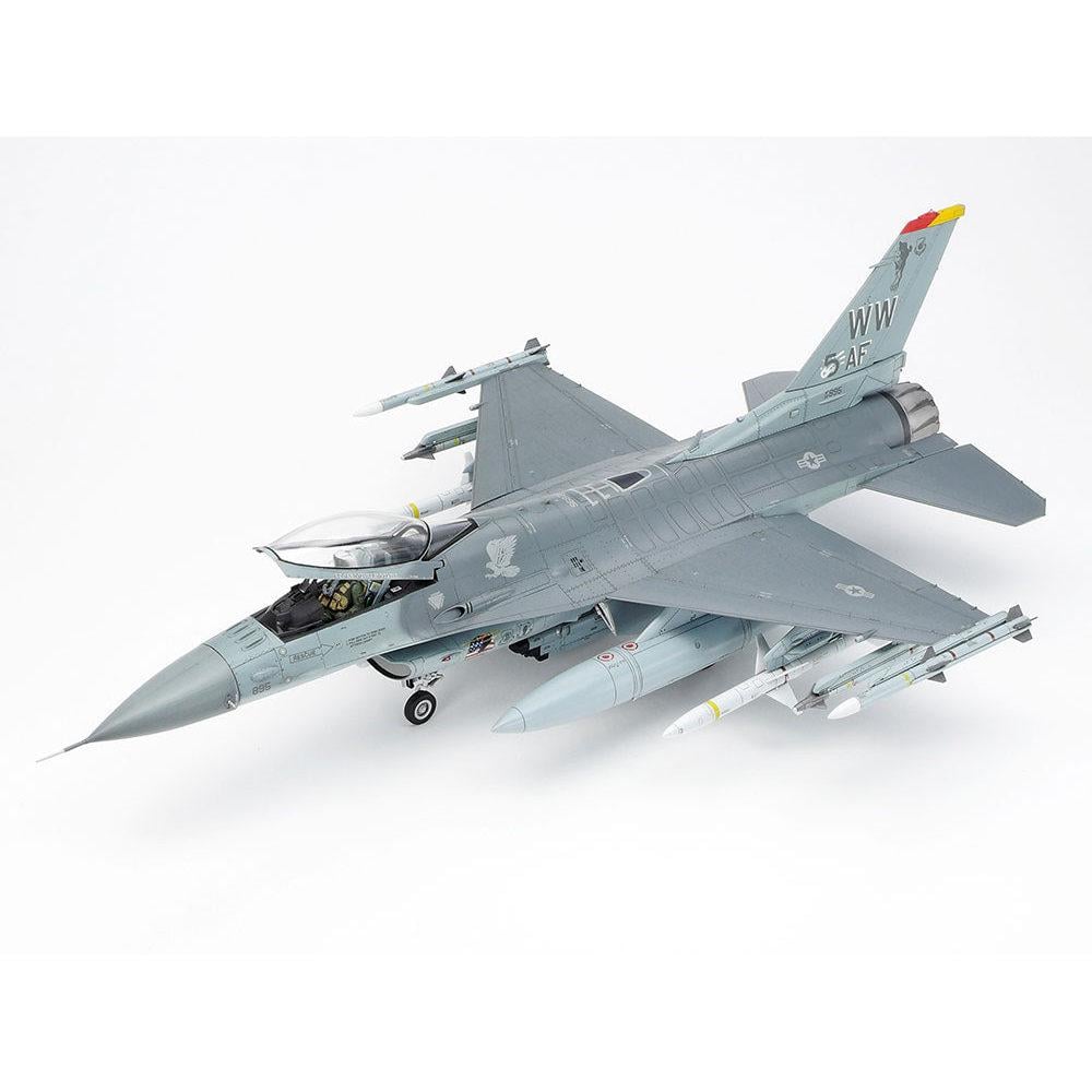 Сборная модель Tamiya самолет 1:48 F-16CJ Fighting Falcon (61098-000) - фото 2