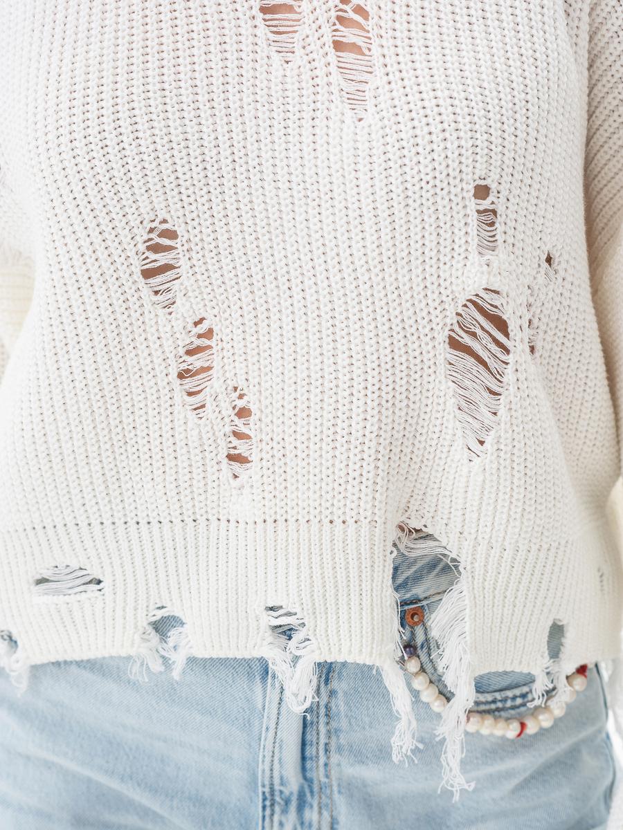 Свитер женский с рваным эффектом SVTR р. 42-50 Молочный (562) - фото 9