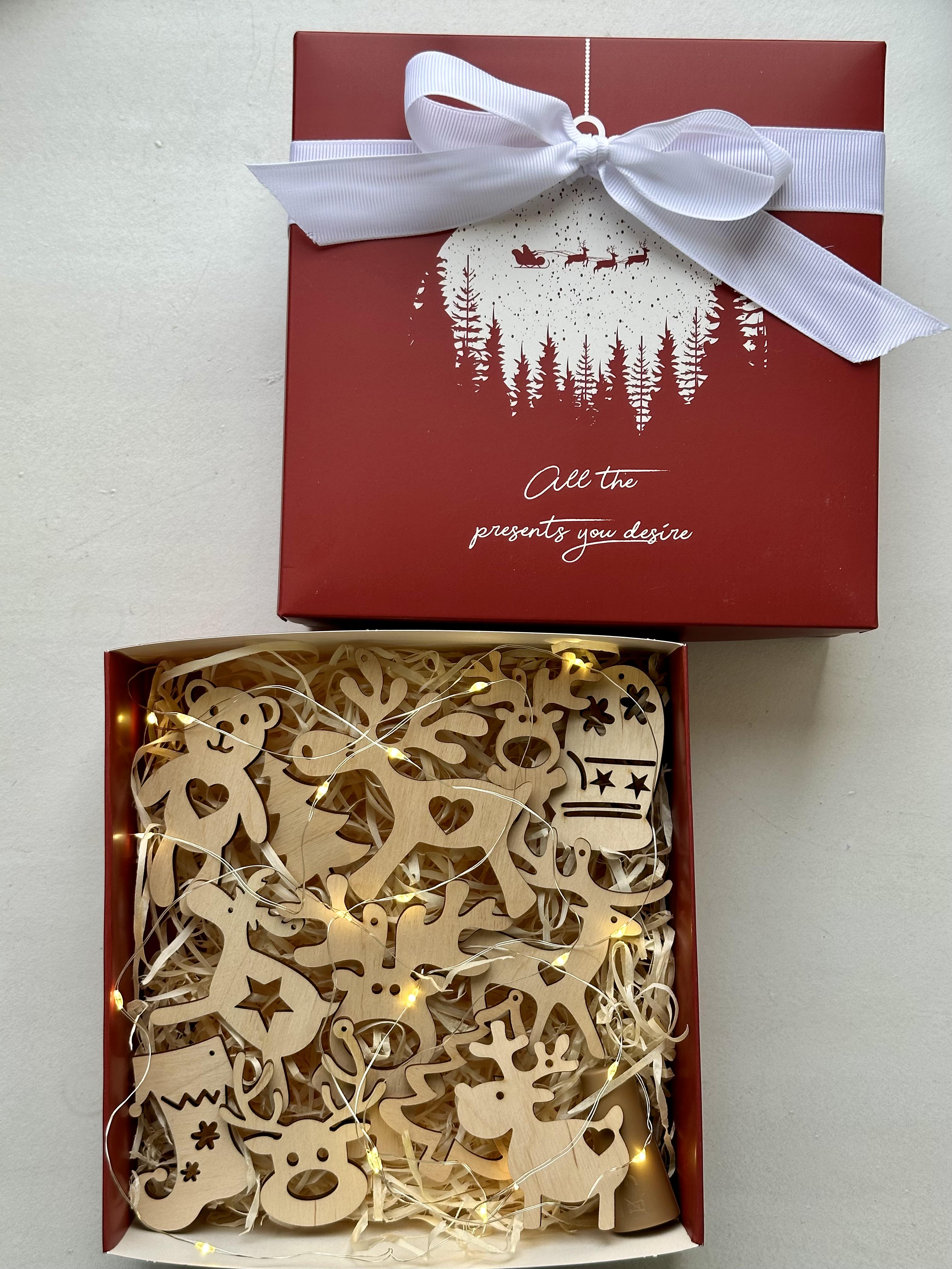 Набір з іграшками дерев'яними новорічними 12 шт.