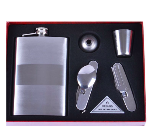 Флягой с подарочным набором