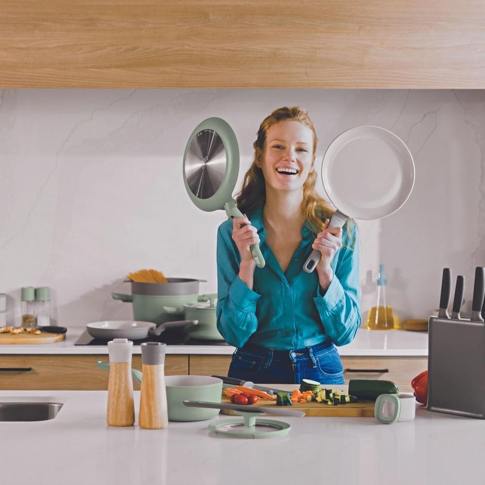 Сковородка для омлета с антипригарным покрытием BergHOFF Leo Balance Sage 25 см (3950457) - фото 2 Сковородка для омлета с антипригарным покрытием BergHOFF Leo Balance Sage 25 см (3950457) - фото 2