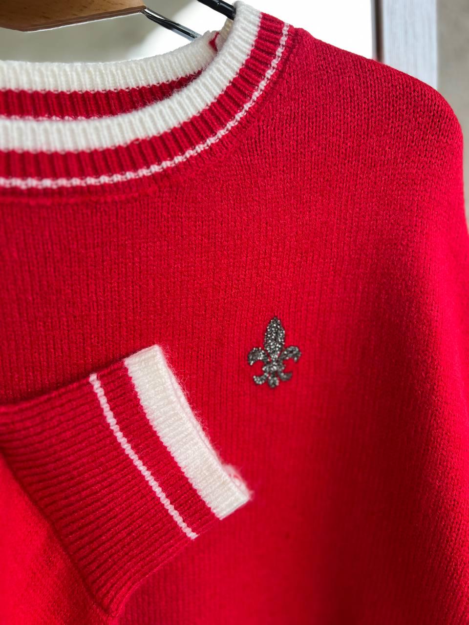 Свитер женский A-N 6101 широкий украшение вензель впереди с камнями OS Красный (2921) - фото 2 Свитер женский A-N 6101 широкий украшение вензель впереди с камнями OS Красный (2921) - фото 2