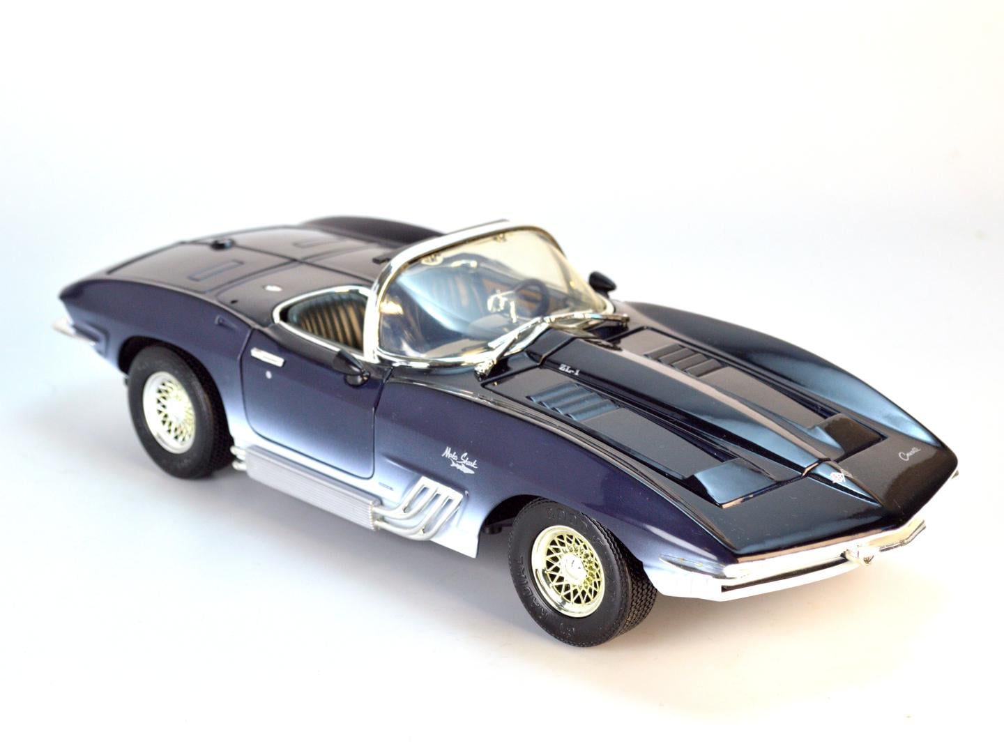 Модель автомобиля Motor Max Chevrolet Mako Shark 1961 1:18 Синий (122)