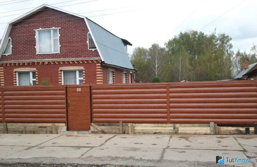 Сайдинг металлический блок-хаус 1-х сторонний 260х1000 мм глянц Темное дерево - фото 4 Сайдинг металлический блок-хаус 1-х сторонний 260х1000 мм глянц Темное дерево - фото 4