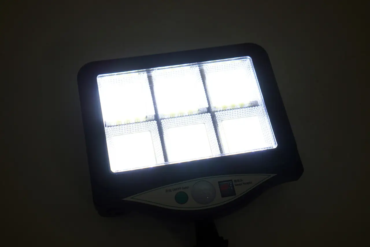 Ліхтар вуличний BK-128-6COB на сонячній батареї з пультом (21900451) - фото 9 Ліхтар вуличний BK-128-6COB на сонячній батареї з пультом (21900451) - фото 9