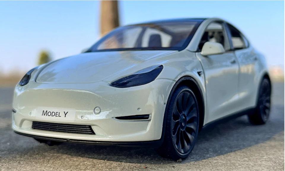 Машинка металева автомобіля 1:24 Tesla Model Y з фарами що світяться і звуковими ефектами мотора - фото 2